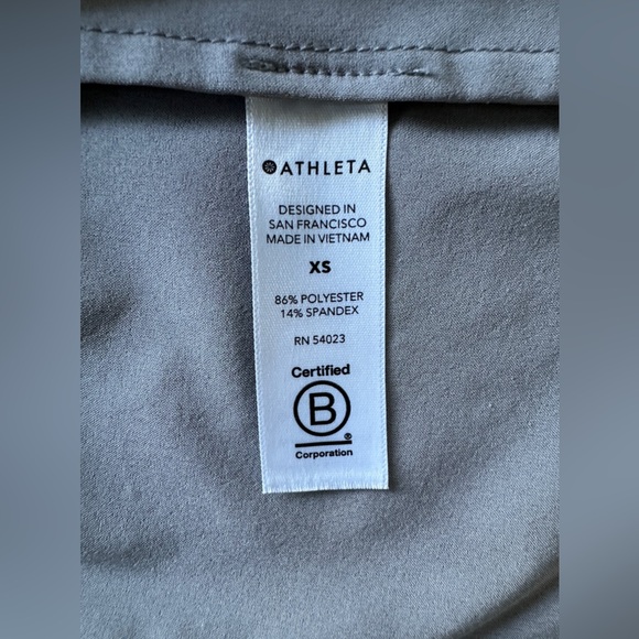 Athleta Zephyr V-Neck Tee in Osprey Grey - Picture 11 of 12